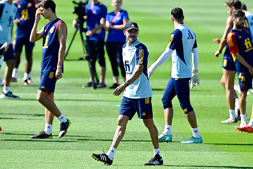 Spain coach Luis Enrique innovates with technical tools
