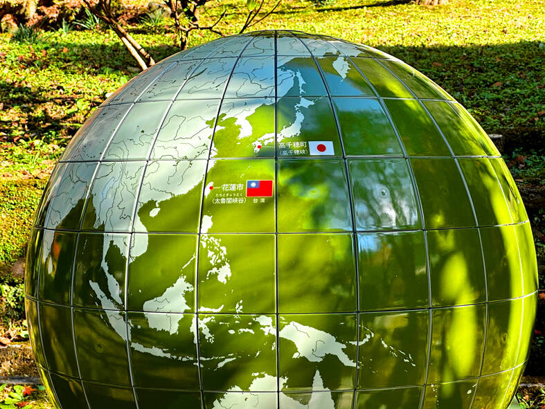 Globe monument celebrates Taiwan-Japan relations - Taipei Times