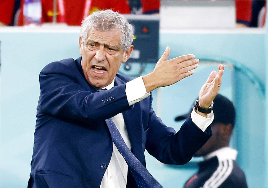 Santos deixou o cargo de técnico de Portugal, com Mourinho ansioso para assumir