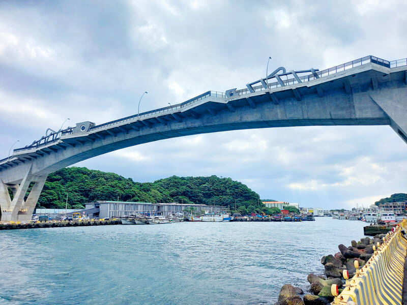 Rebuilt Nanfangao Bridge opens after collapse in 2019