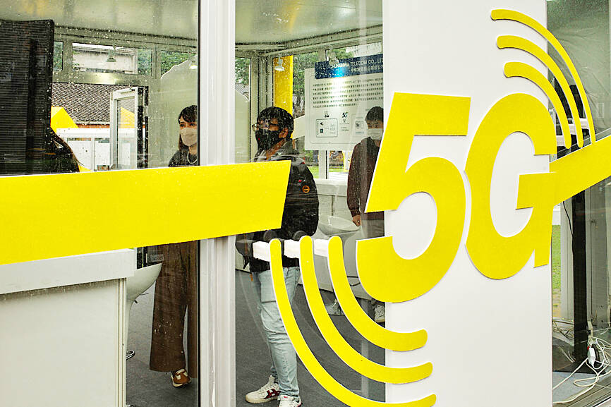 Three firms dominate mobile network awards: report