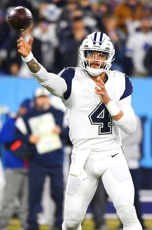 Dak Prescott leads Cowboys over banged-up Titans - Taipei Times