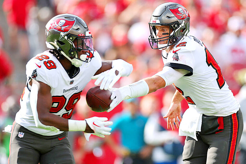 Tom Brady, Bucs rally to beat Panthers 30-24, clinch NFC South