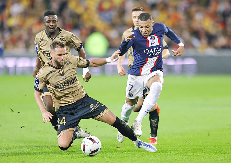 PSG loses for the first time since March as Lens closes gap at the top of Ligue 1