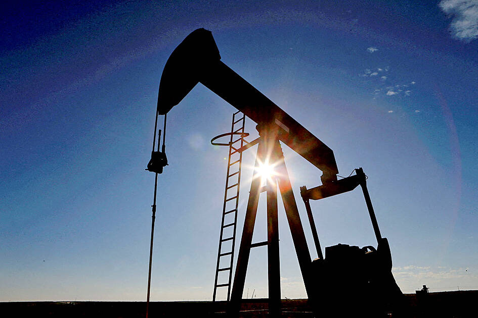 Oil closes week with large losses amid uncertainty