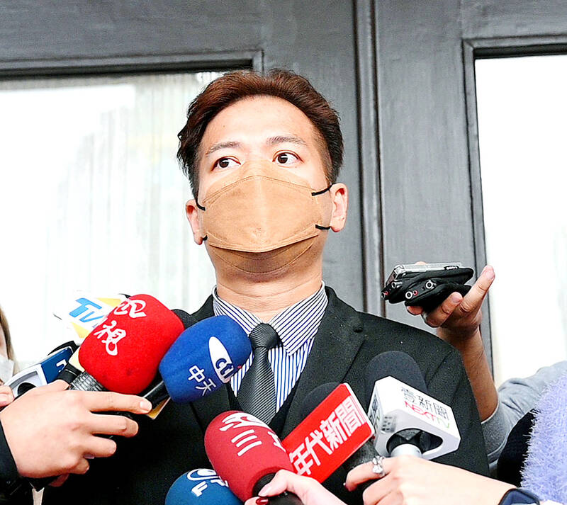 Reopen Taoyuan Air Base, lawmaker says