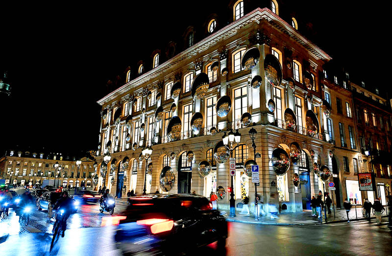 I Prefer Paris: Christmas in Paris 2021: Louis Vuitton and Four