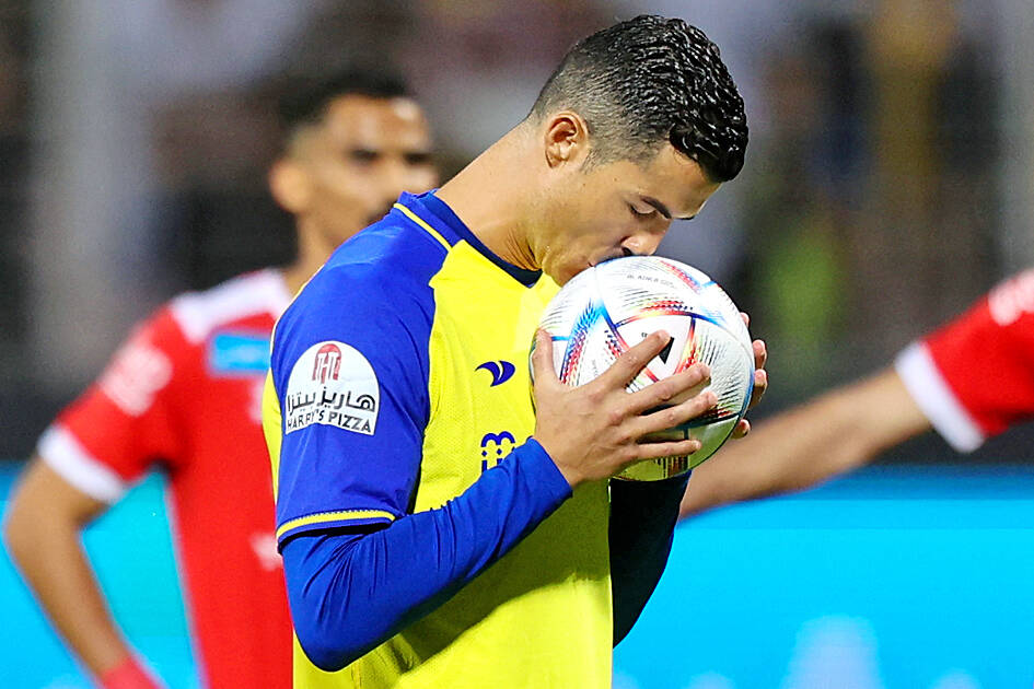 Cristiano Ronaldo bags 500th league goal for Al Nassr as fans say he's  still got it - Daily Star