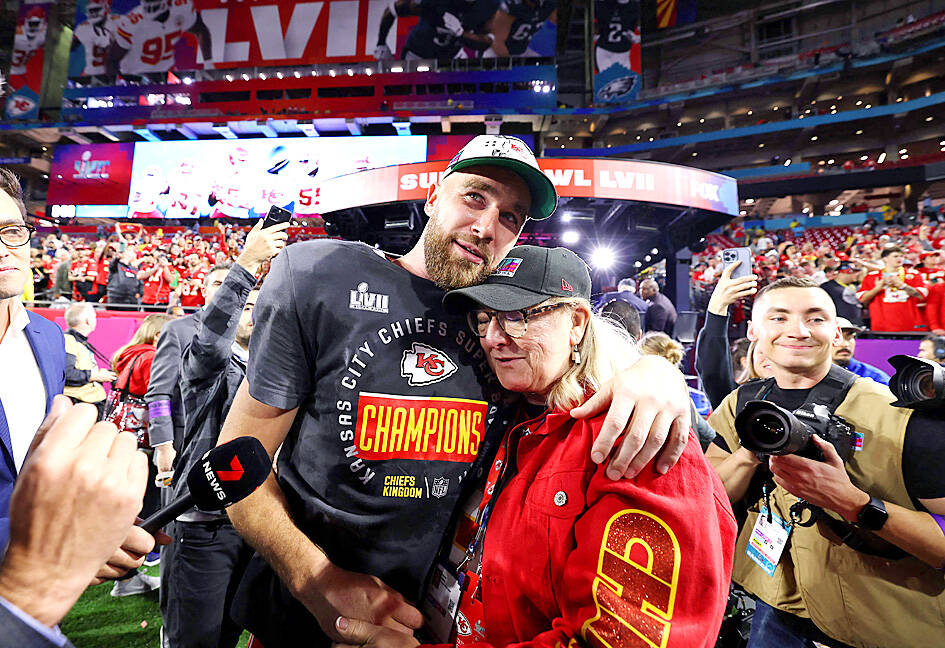 Kelce tops big brother on Super Bowl stage