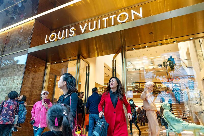 Louis Vuitton cancels plan for Tokyo store - Taipei Times
