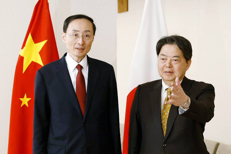 日本は中国との会談で海峡の平和を強調
