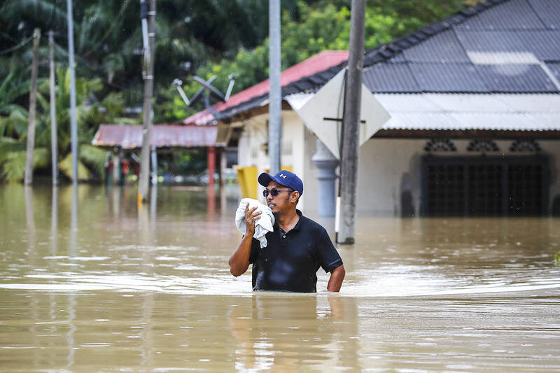 数千人撤离，4人在马来西亚洪水中丧生