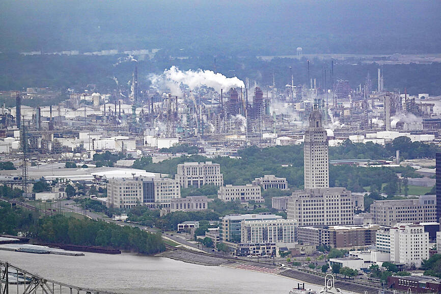 Exxon Mobil sued over 5 nooses at Louisiana plant Taipei Times