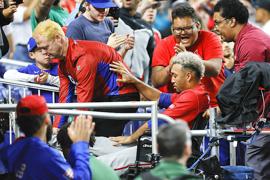 Puerto Rico's Edwin Diaz injured celebrating win - Taipei Times