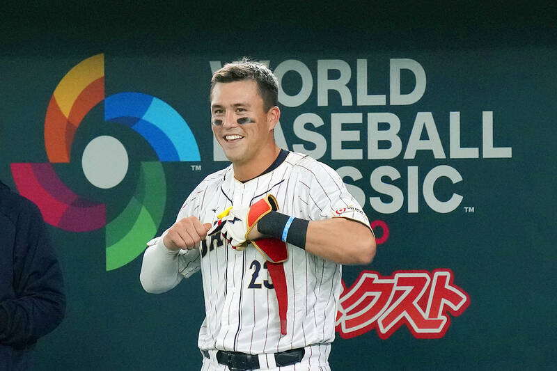 Japan fans pepper Lars Nootbaar with love - Taipei Times