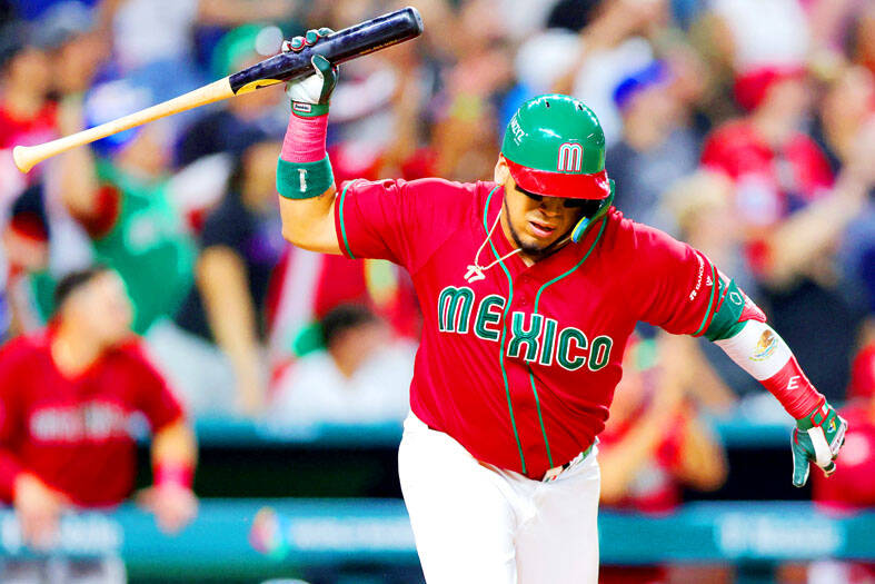 Mexico advance at WBC in Miami Taipei Times