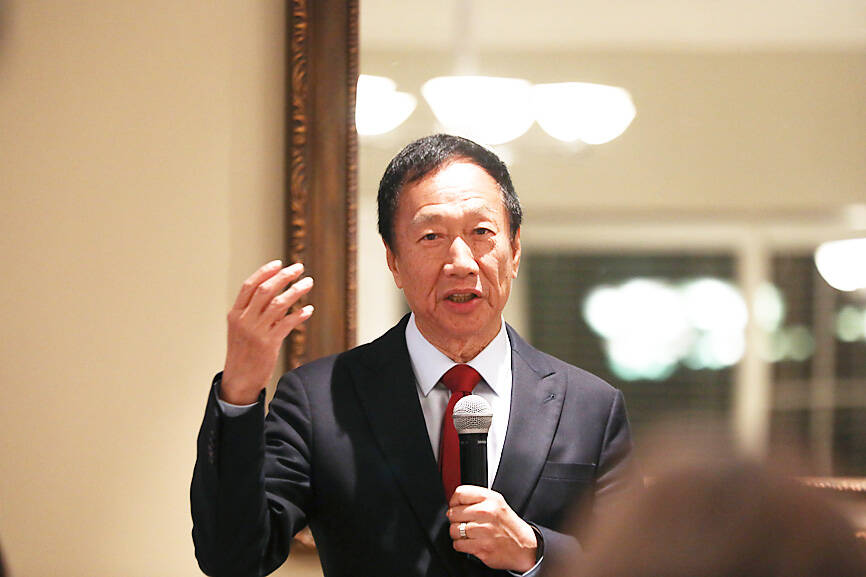 Terry Gou、中国依存の警告