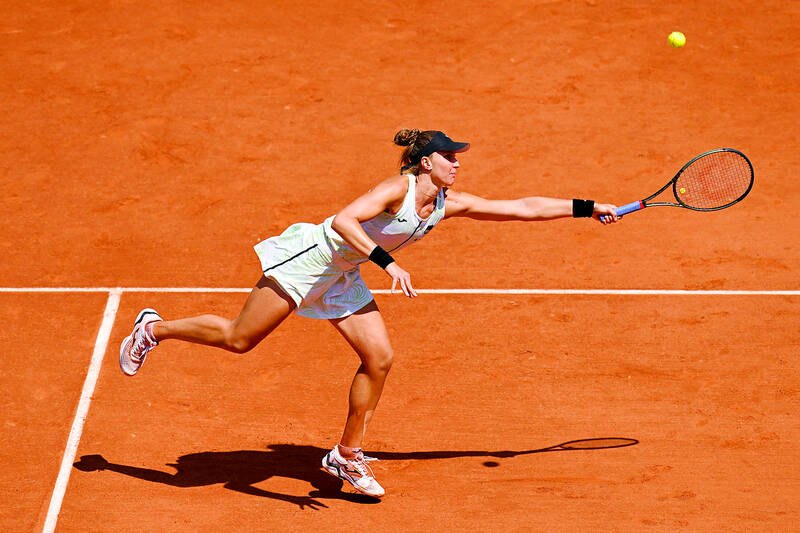 Bia Haddad encara número 1 do mundo por vaga na final de Roland Garros