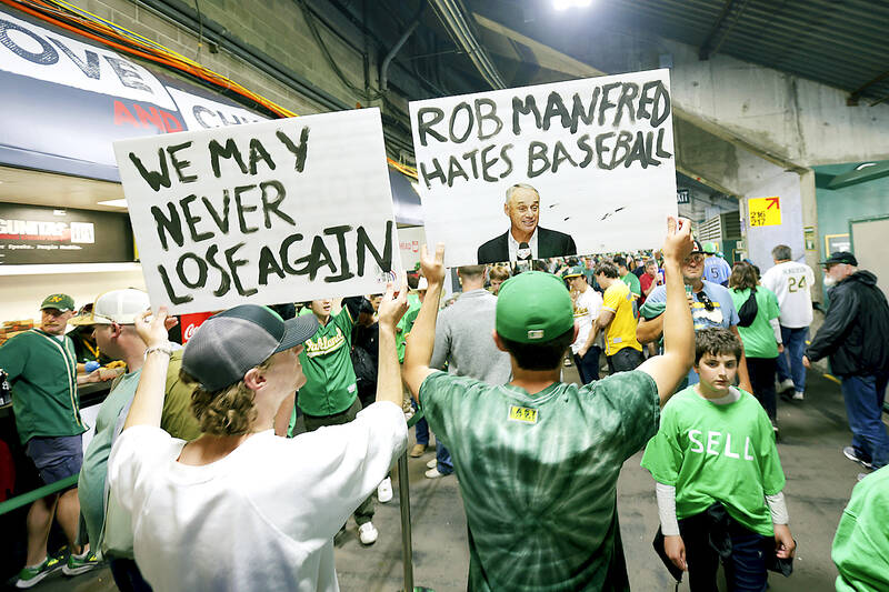 A's fan come en masse for a reverse boycott to tell owner Fisher