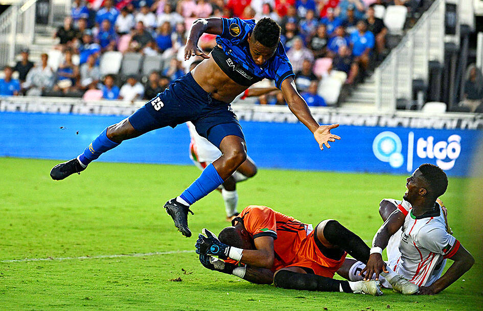 Martinica vence 2-1 a El Salvador