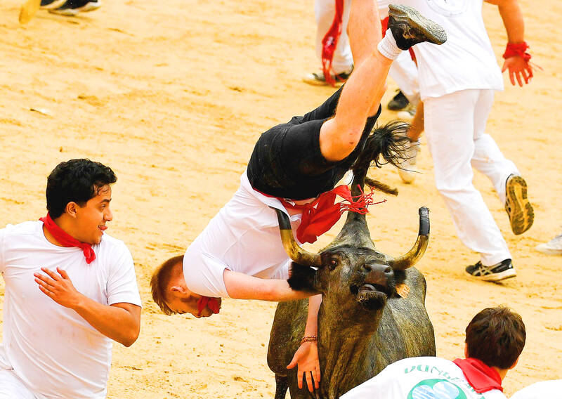 Thousands take part in first running of the bulls in Pamplona Taipei