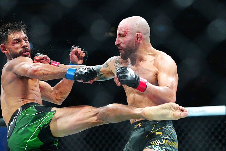 Makhachev stops Volkanovski in first round to retain UFC lightweight crown, Sports News