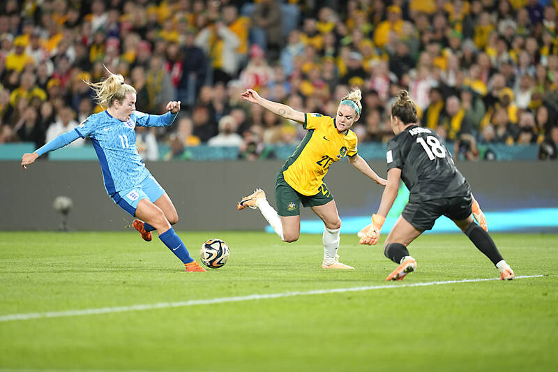 Ruthless England beat Australia 3-1