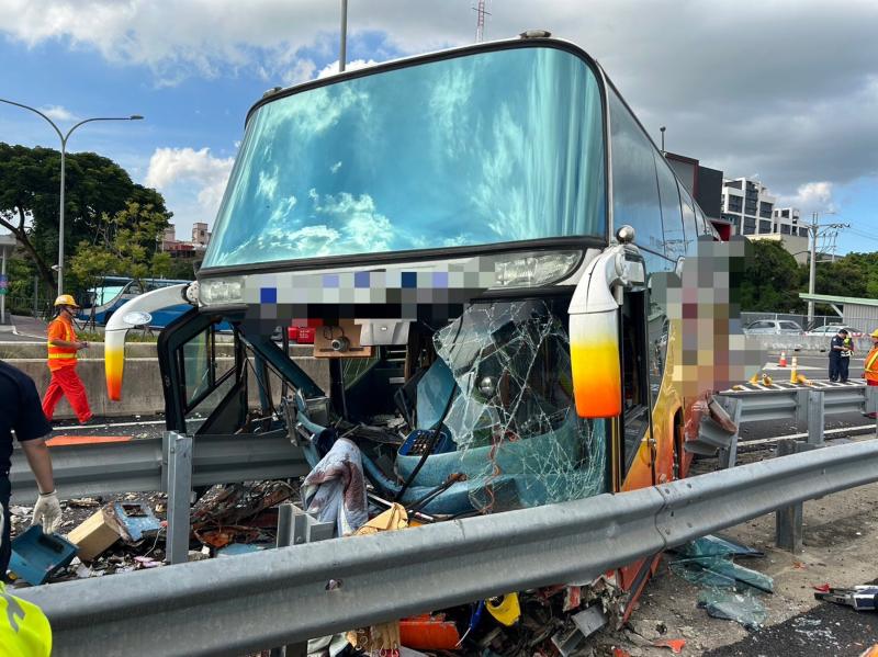 Tour bus driver crashes into guardrail at service area Taipei Times