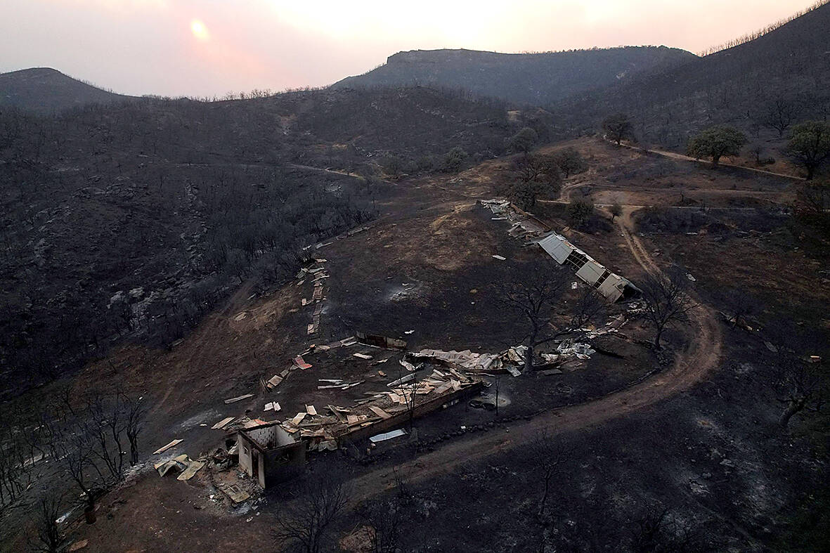 Greek blazes spur anti-migrant sentiment