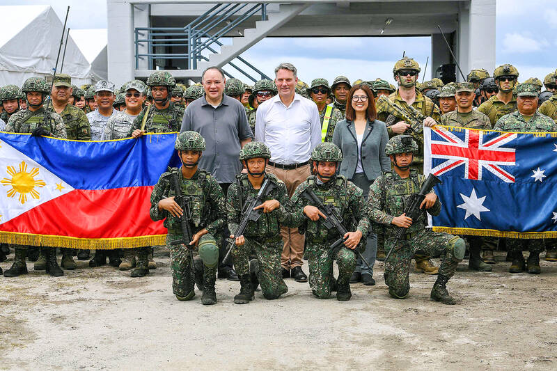 Australia to boost South China Sea patrols with Manila - Taipei Times