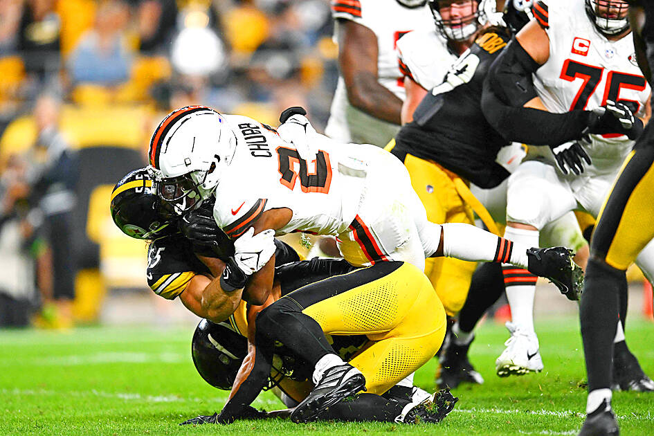 Browns running back Nick Chubb carted off field with serious knee injury in  second quarter of Steelers game 