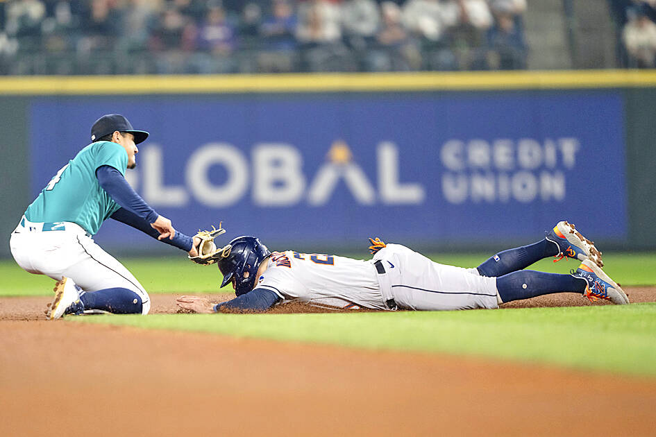 Astros win behind Vintage Verlander, and Home Runs 