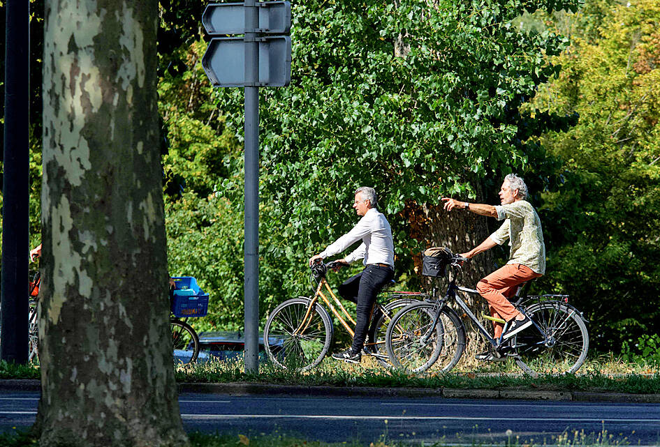 Oubliez la voiture de société, la France adopte les vélos de société