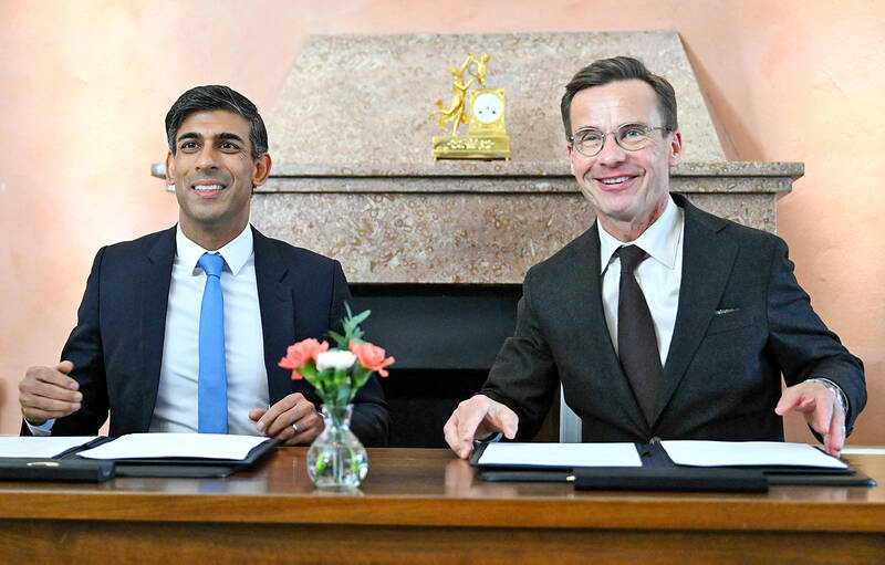 Peace in Strait key: UK, Swedish PMs