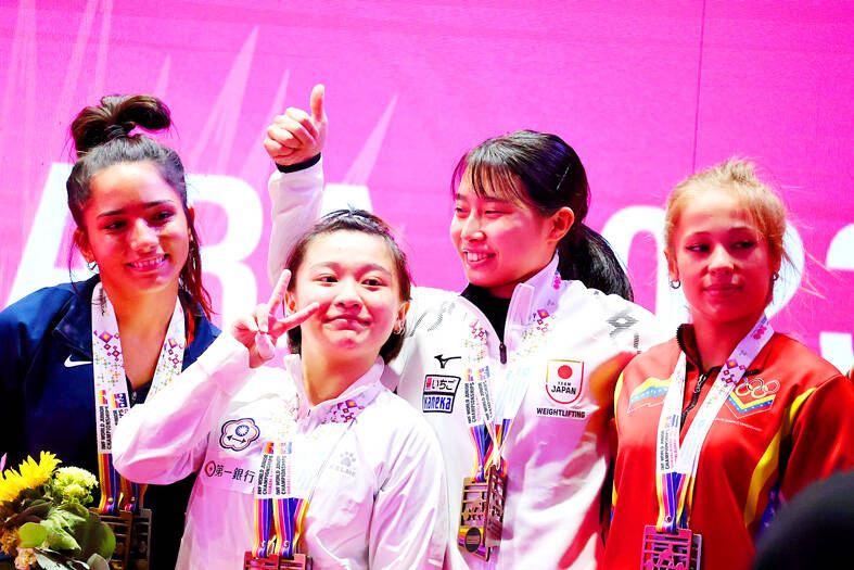 Levantador taiwanés gana dos medallas de oro en México