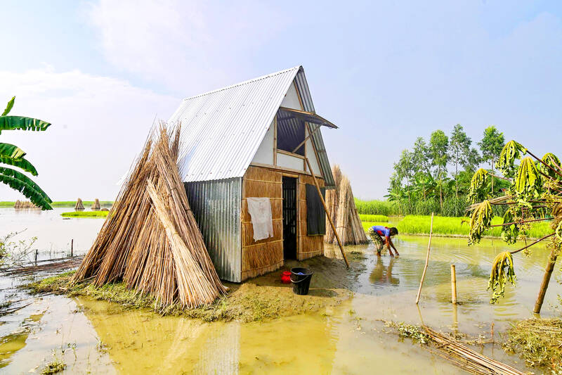 Bangladesh’s ‘tiny houses’ tackle giant flood challenge
