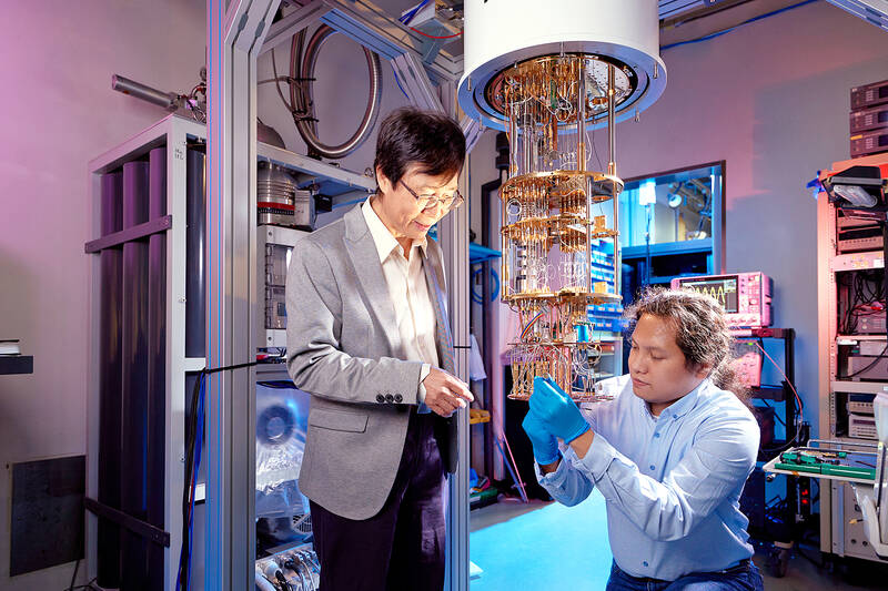 Quantum computer with 5-qubit chips launched