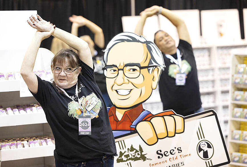 Warren Buffett slashes longtime Apple stake