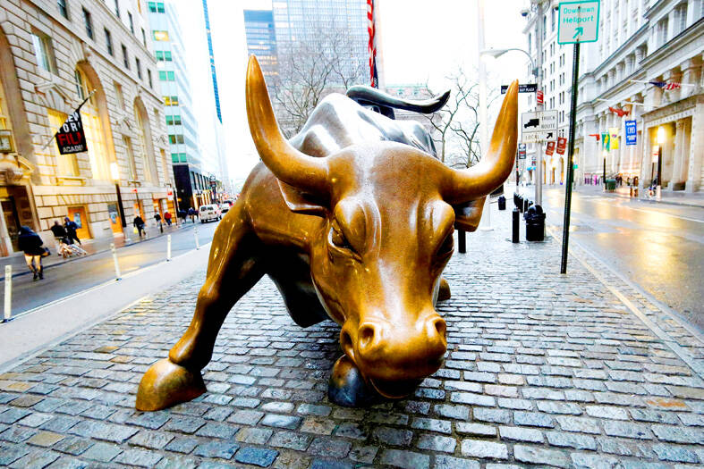 Asian stocks dip as Santa Claus snubs Wall Street