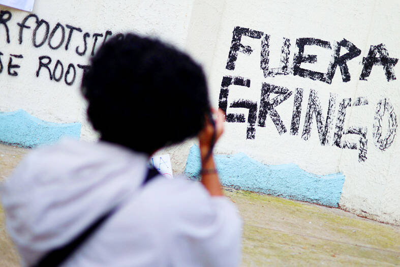 Protesters march against foreigners in Mexico City