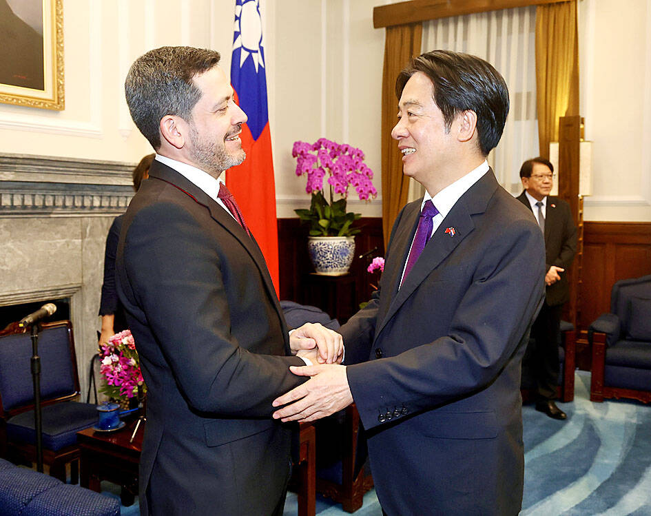 Lai praises Paraguay at welcoming ceremony
